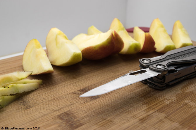 Leatherman Charge TTi cutting an Apple