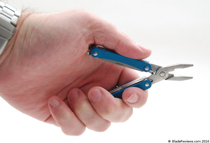 Leatherman Squirt PS4 in hand