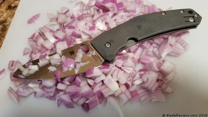 Spyderco Spydiechef Cutting Onions
